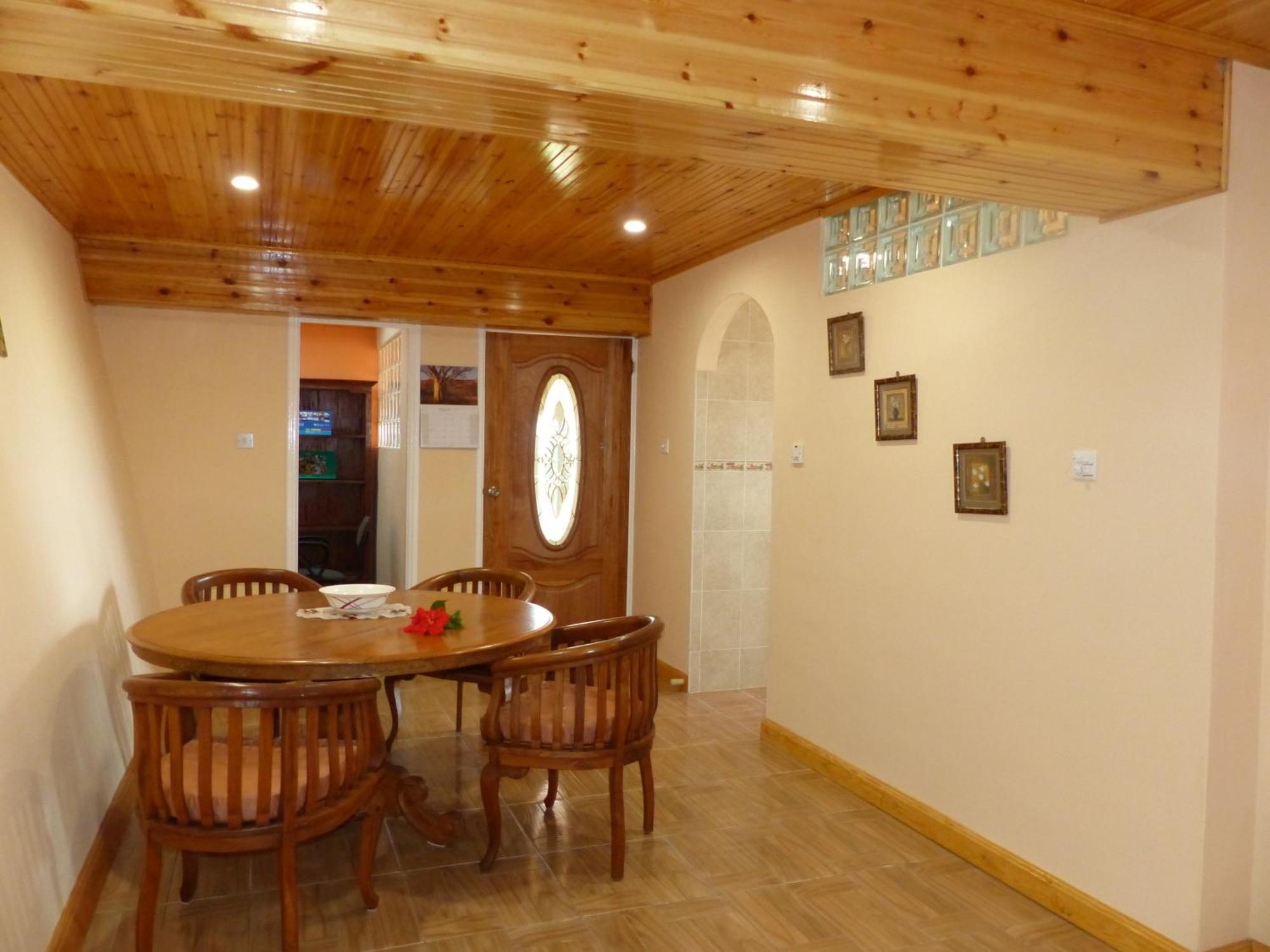 Apartamento Hibiscus House Seychelles Self Catering Victoria Exterior foto