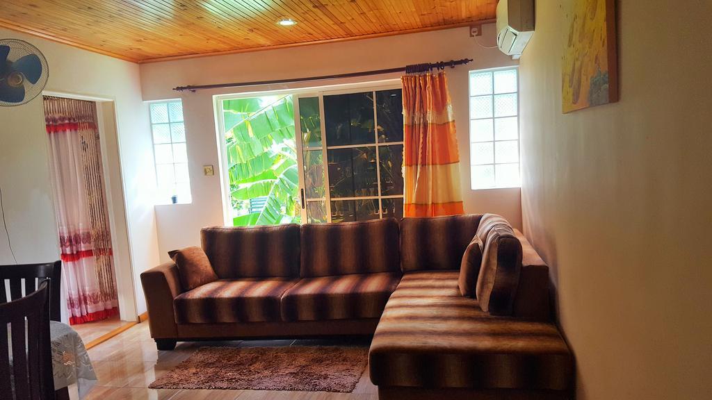 Apartamento Hibiscus House Seychelles Self Catering Victoria Exterior foto