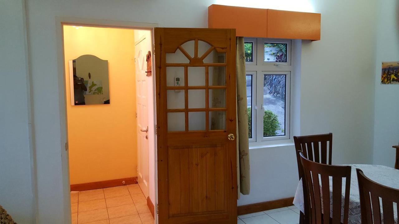 Apartamento Hibiscus House Seychelles Self Catering Victoria Exterior foto