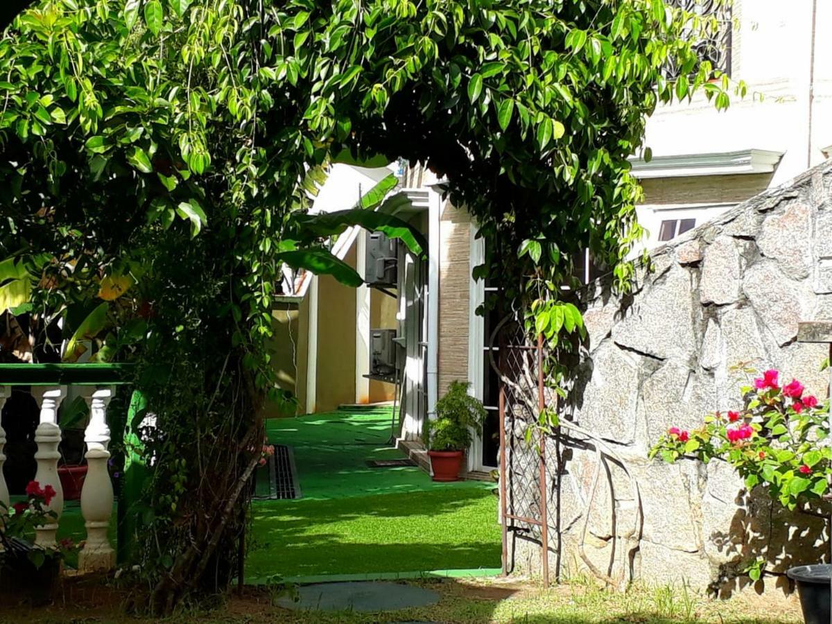 Apartamento Hibiscus House Seychelles Self Catering Victoria Exterior foto