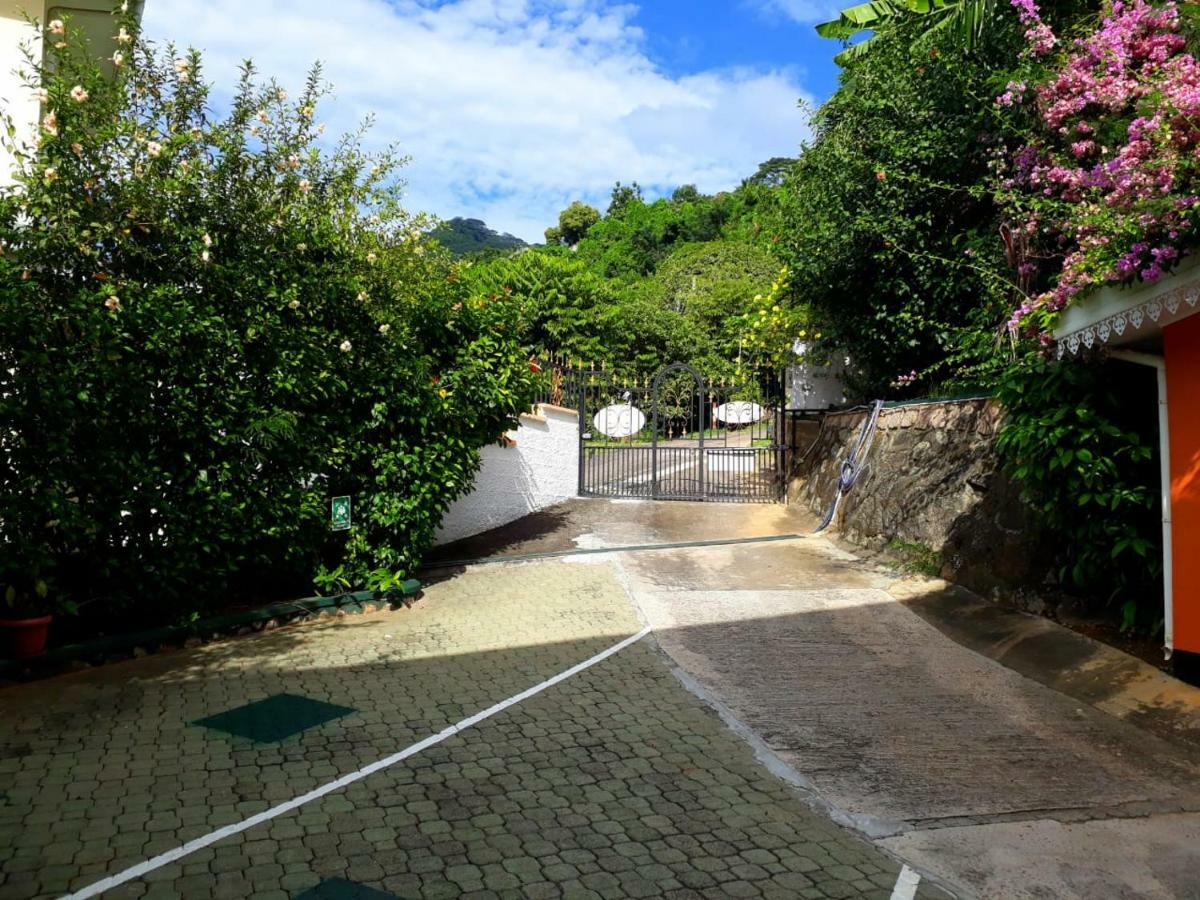 Apartamento Hibiscus House Seychelles Self Catering Victoria Exterior foto